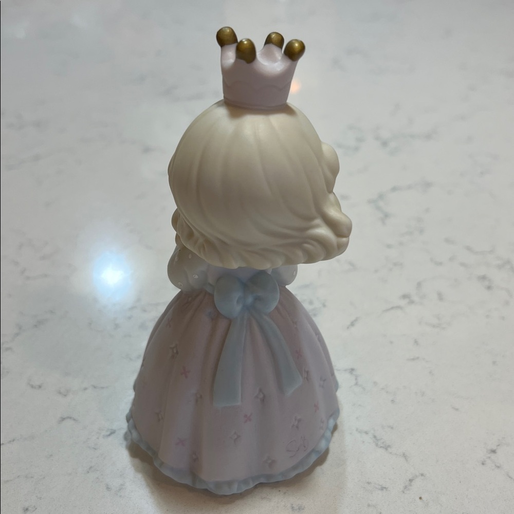 PRETTY AS A PRINCESS 526053 Precious Moments Figurine ©1995 - Picture 3 of 9